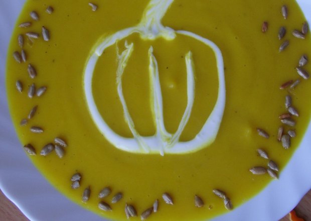 Fotografia przedstawiająca Zupa z dyni i pomarańczy