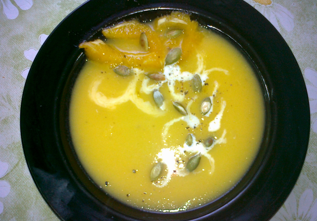 zupa z dyni z karmelizowanymi pomarańczami foto