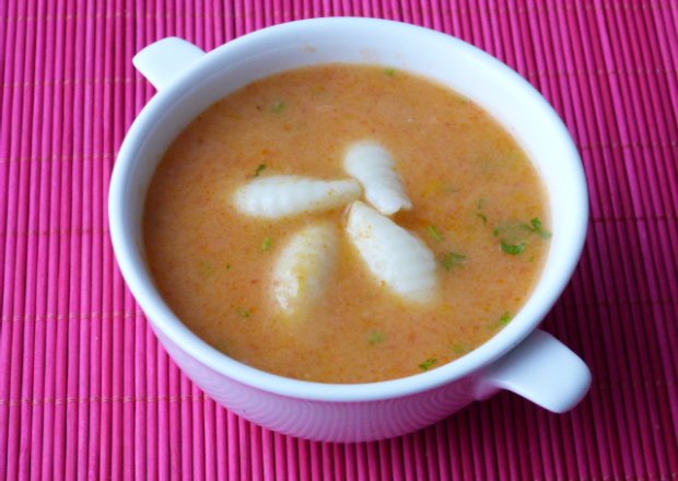 Fotografia przedstawiająca Zupa z dyni z pomidorami