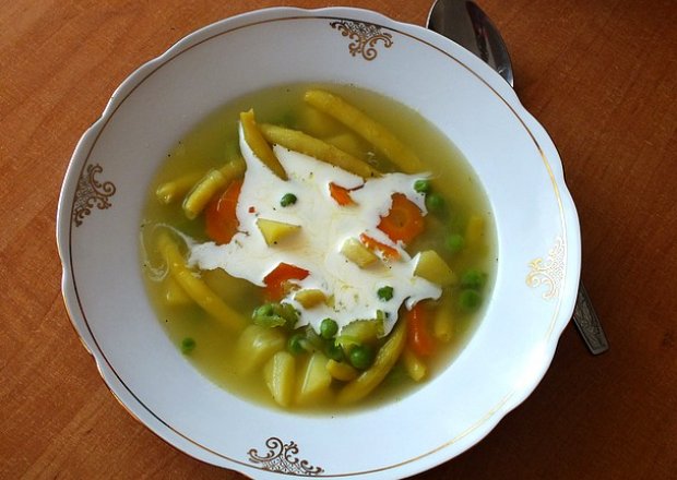 Fotografia przedstawiająca Zupa z fasolką szparagową i groszkiem