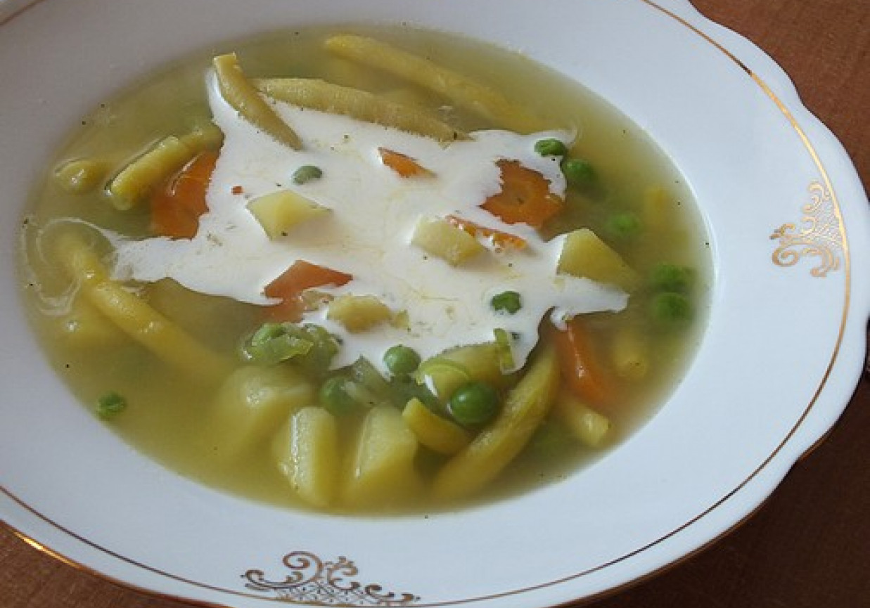 Zupa z fasolką szparagową i groszkiem foto