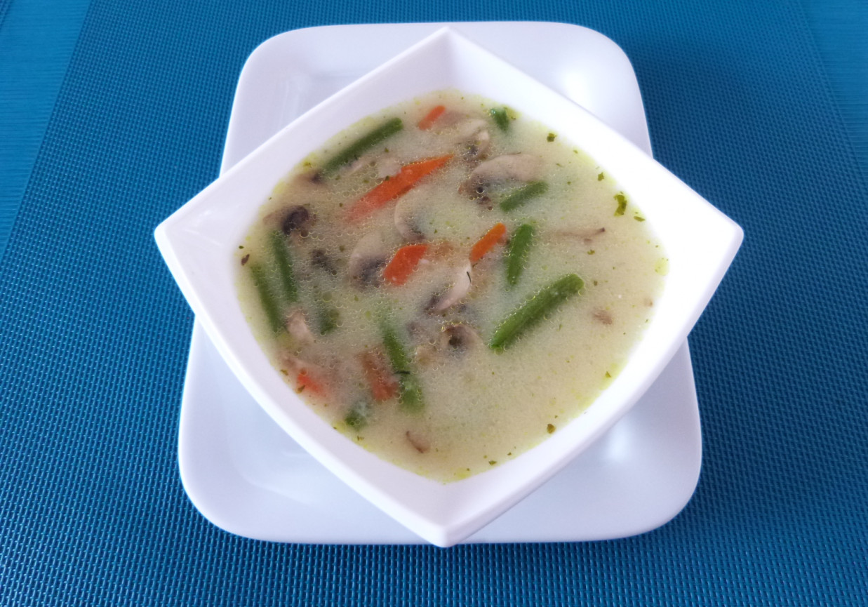 Zupa z fasolką szparagową  foto