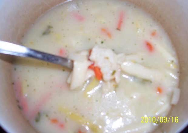Fotografia przedstawiająca zupa z fasolką z makaronem