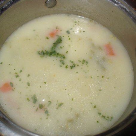 Krok 8 - Zupa z fasolką zieloną i groszkiem foto