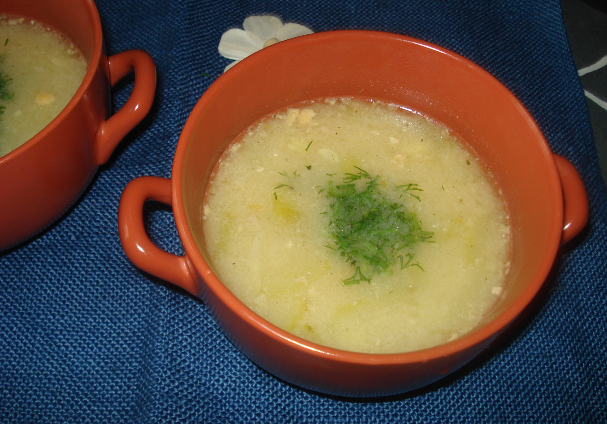 Zupa z fasolki i cukini foto