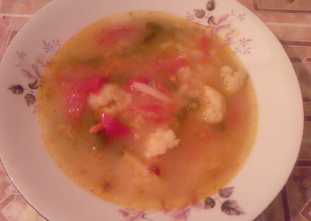 Fotografia przedstawiająca Zupa z fasolki szparagowej po Rumuńsku