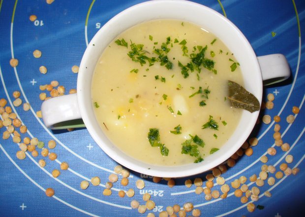 Fotografia przedstawiająca Zupa z  groszkiem łuskanym