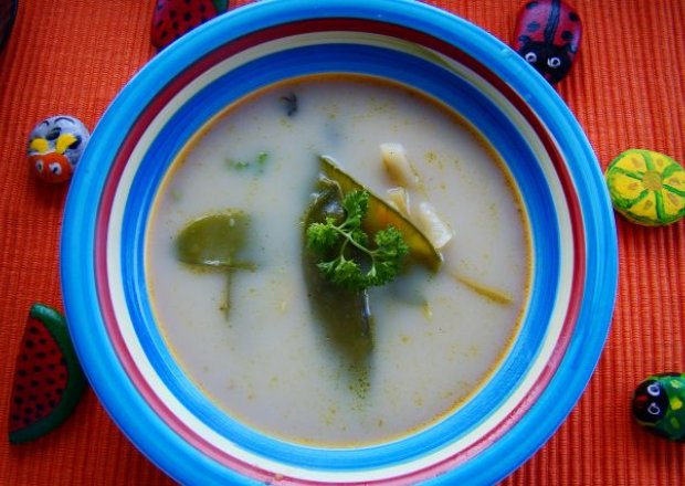 Fotografia przedstawiająca Zupa z groszku cukrowego