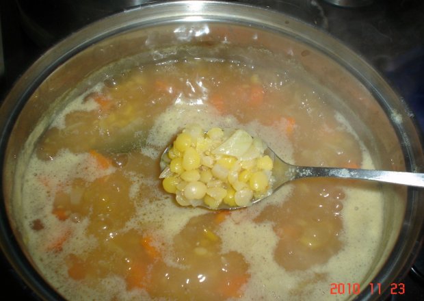 Fotografia przedstawiająca Zupa z groszku łuskanego - żółtego