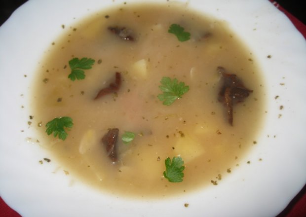 Fotografia przedstawiająca Zupa z grzybkami suszonymi