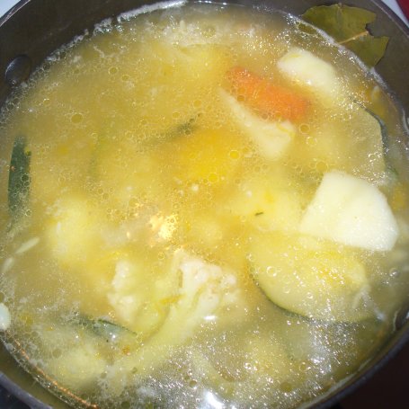 Krok 6 - Zupa z kalafiora ,dyni i cukinii foto