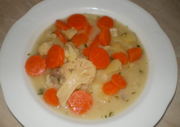 Fotografia przedstawiająca Zupa z kalafiora i marchwi