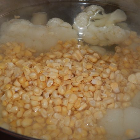 Krok 1 - Zupa z kalafiora, kukurydzy i dyni z pęczakiem foto