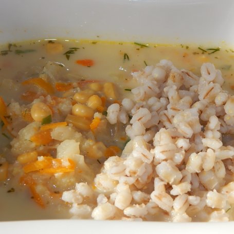 Krok 8 - Zupa z kalafiora, kukurydzy i dyni z pęczakiem foto