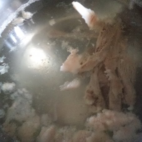 Krok 1 - Zupa z kalarepką, świezym szpinakiem i brązowym ryżem :) foto