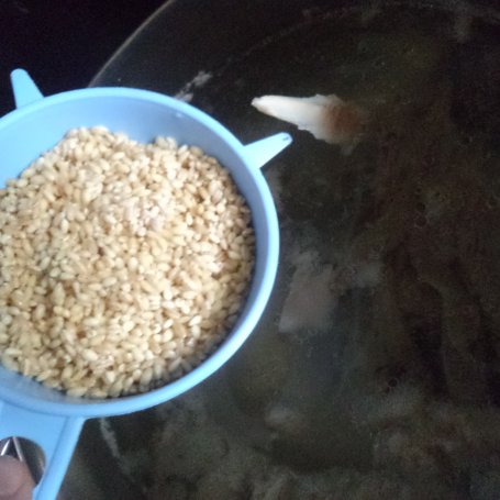 Krok 2 - Zupa z kalarepką, świezym szpinakiem i brązowym ryżem :) foto
