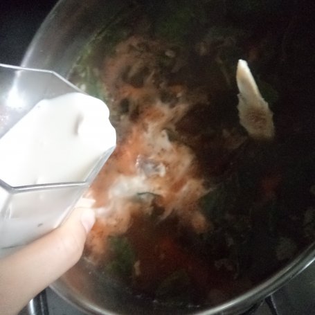 Krok 6 - Zupa z kalarepką, świezym szpinakiem i brązowym ryżem :) foto