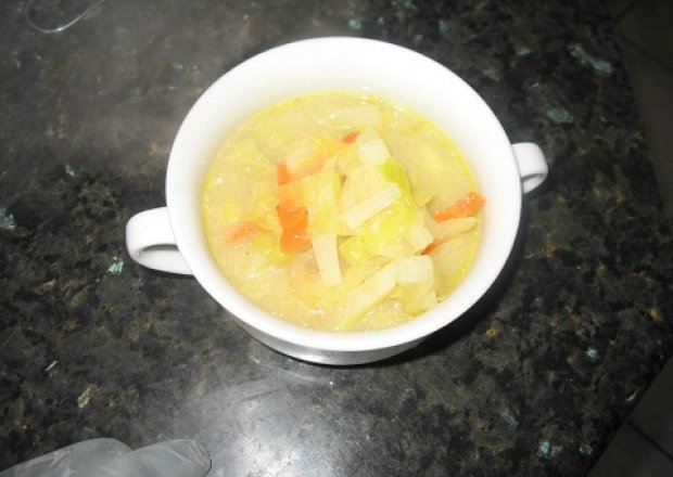 Fotografia przedstawiająca Zupa z kalarepki