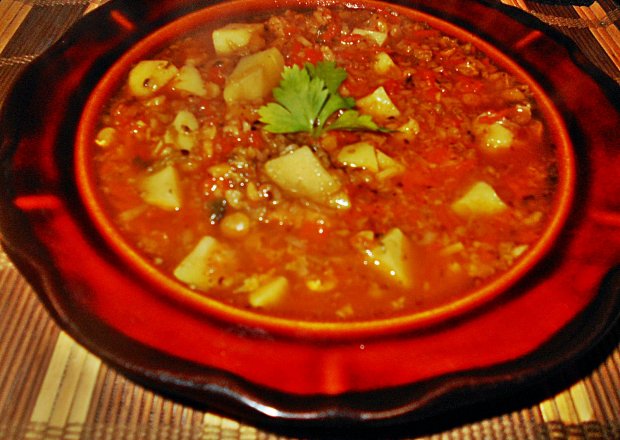 Fotografia przedstawiająca Zupa z kapustą i grochem