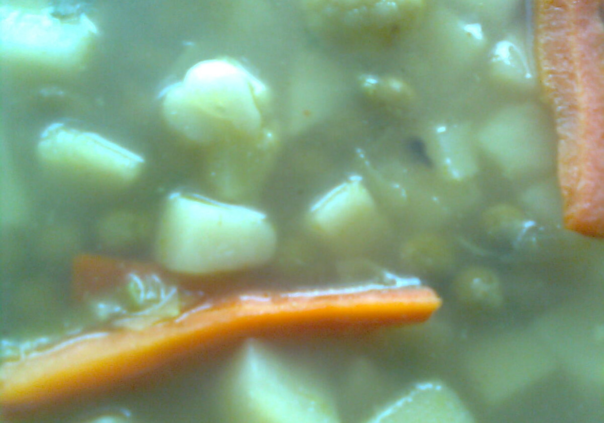 Zupa z kapustą,kalafiorem i groszkiem foto