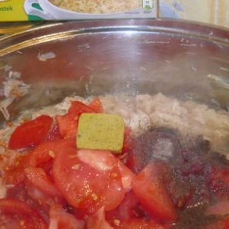 Krok 2 - Zupa z kapusty z pomidorami foto
