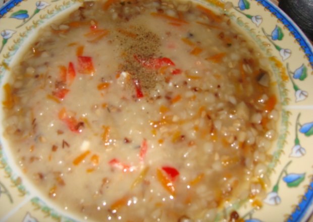 Fotografia przedstawiająca zupa z kaszą gryczana