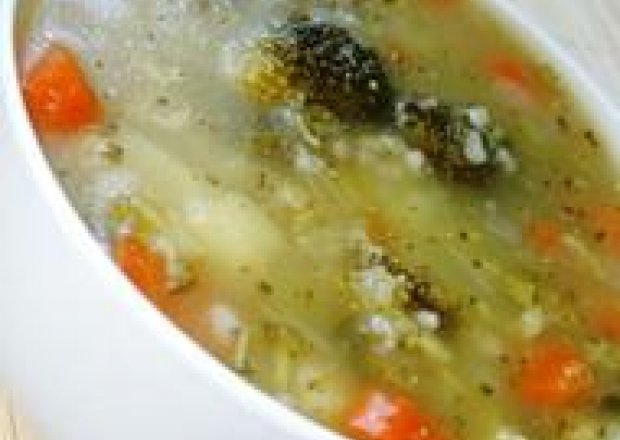 Fotografia przedstawiająca Zupa z kasza i brokułem