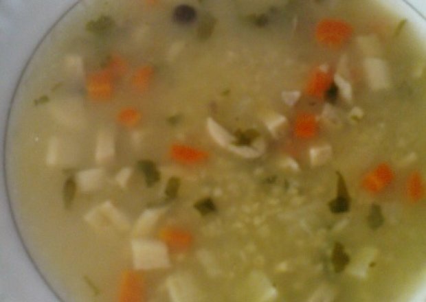 Fotografia przedstawiająca Zupa z kaszą i pieczarkami