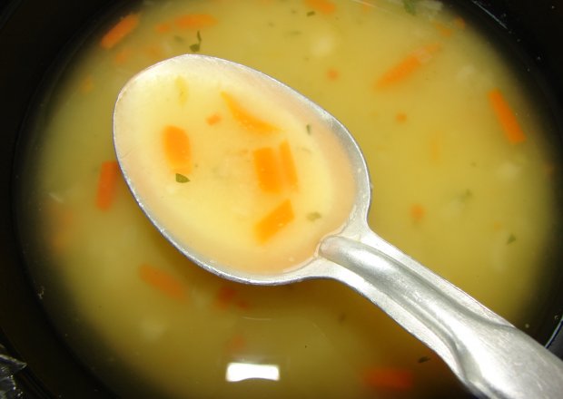 Fotografia przedstawiająca Zupa z kaszą manną