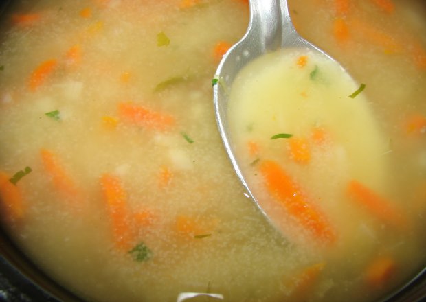 Fotografia przedstawiająca Zupa z kaszą manną