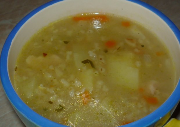 Fotografia przedstawiająca zupa z kaszy manny