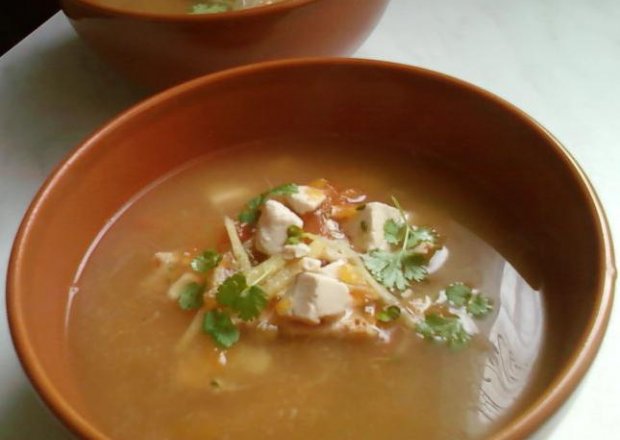 Fotografia przedstawiająca Zupa z kiełkami i tofu