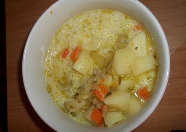 Fotografia przedstawiająca zupa z kiszonych ogórków