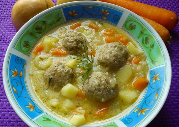 Fotografia przedstawiająca Zupa z klopsikami po Bułgarsku