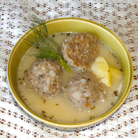 Krok 5 - zupa z klopsikami ryżowo-pieczarkowo-marchewkowymi z ziemniakami... foto