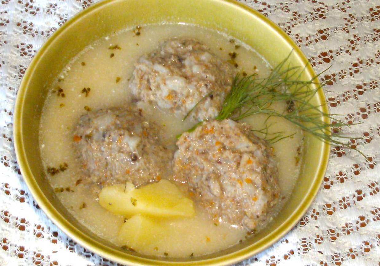 zupa z klopsikami ryżowo-pieczarkowo-marchewkowymi z ziemniakami... foto