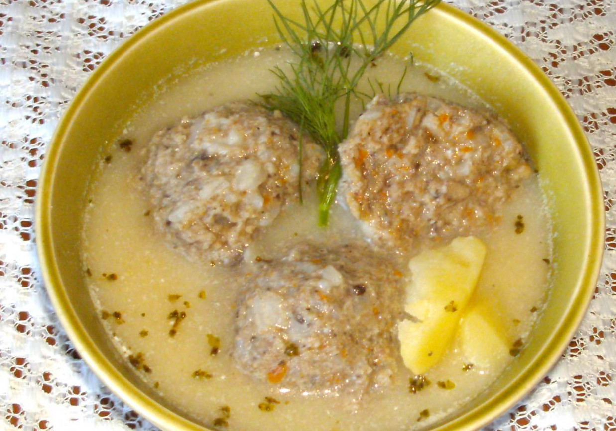 zupa z klopsikami ryżowo-pieczarkowo-marchewkowymi z ziemniakami... foto
