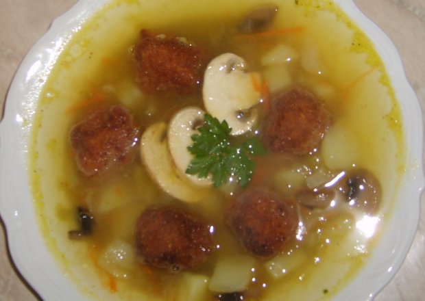 Fotografia przedstawiająca Zupa z klopsikami