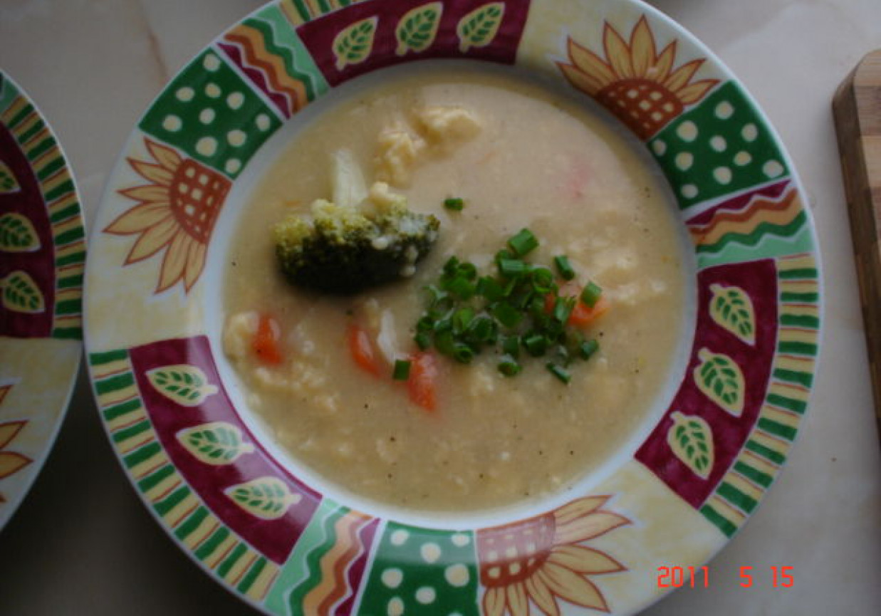 Zupa z kluseczkami kukurydzianymi i brokułami foto