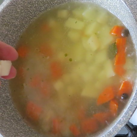 Krok 3 - Zupa z komosą i kalarepą foto