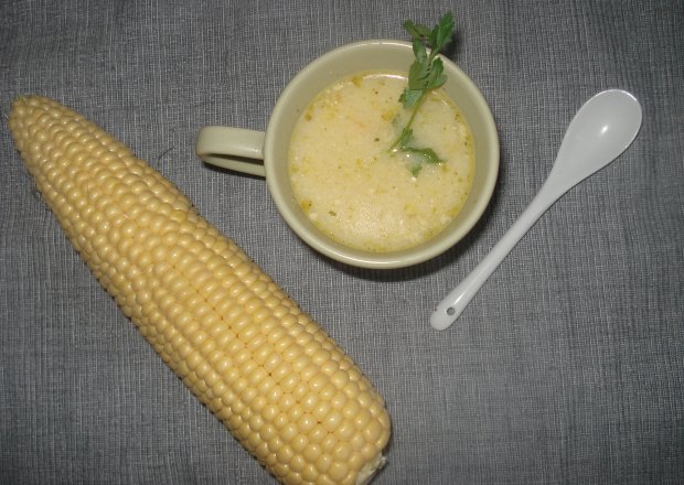 Fotografia przedstawiająca Zupa  z kukurydzą w roli głównej