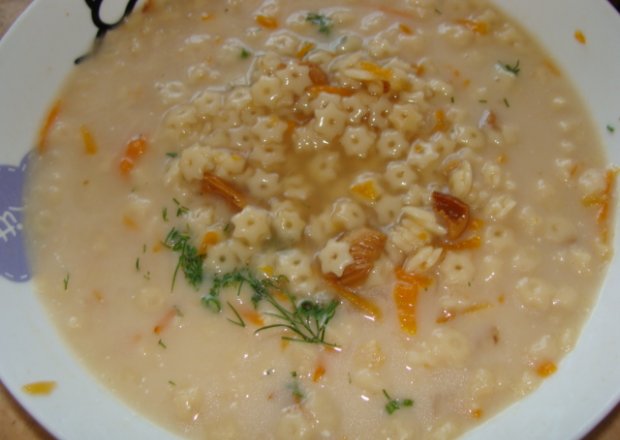 Fotografia przedstawiająca zupa z kurkami