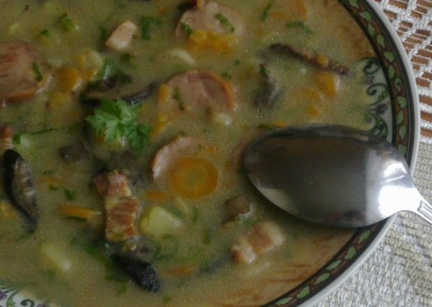 Fotografia przedstawiająca Zupa z leśnymi grzybami