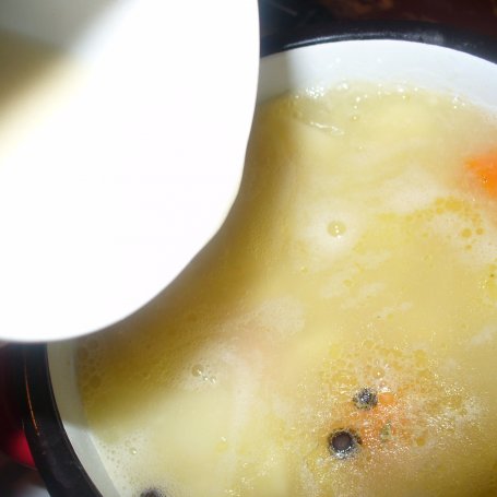 Krok 5 - Zupa z makaronem i cieciorką foto
