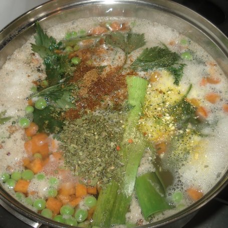 Krok 5 - Zupa z marchewką i groszkiem- w wesji z ryżem :) foto