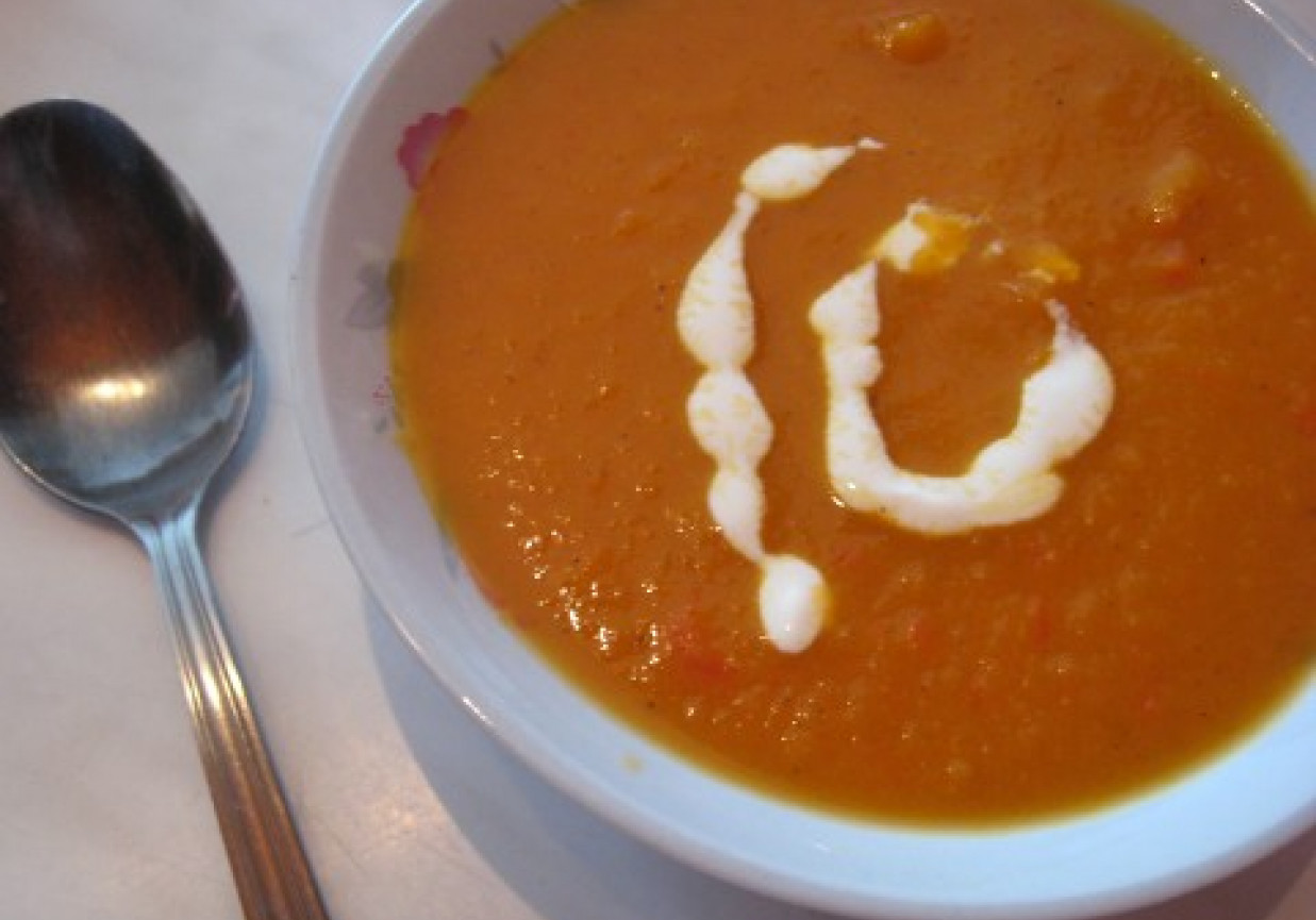 zupa z marchwii lub dynii foto