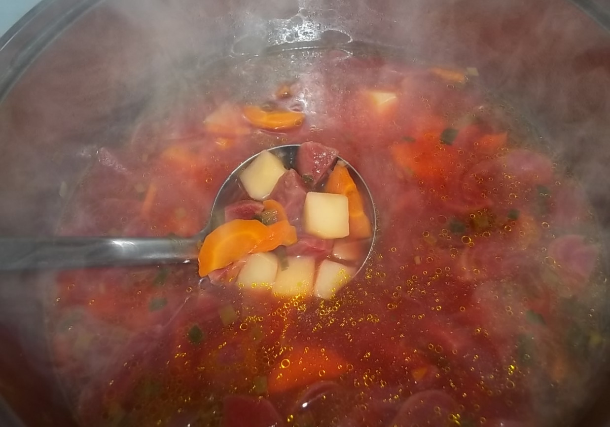 Zupa z marynowanymi buraczkami foto