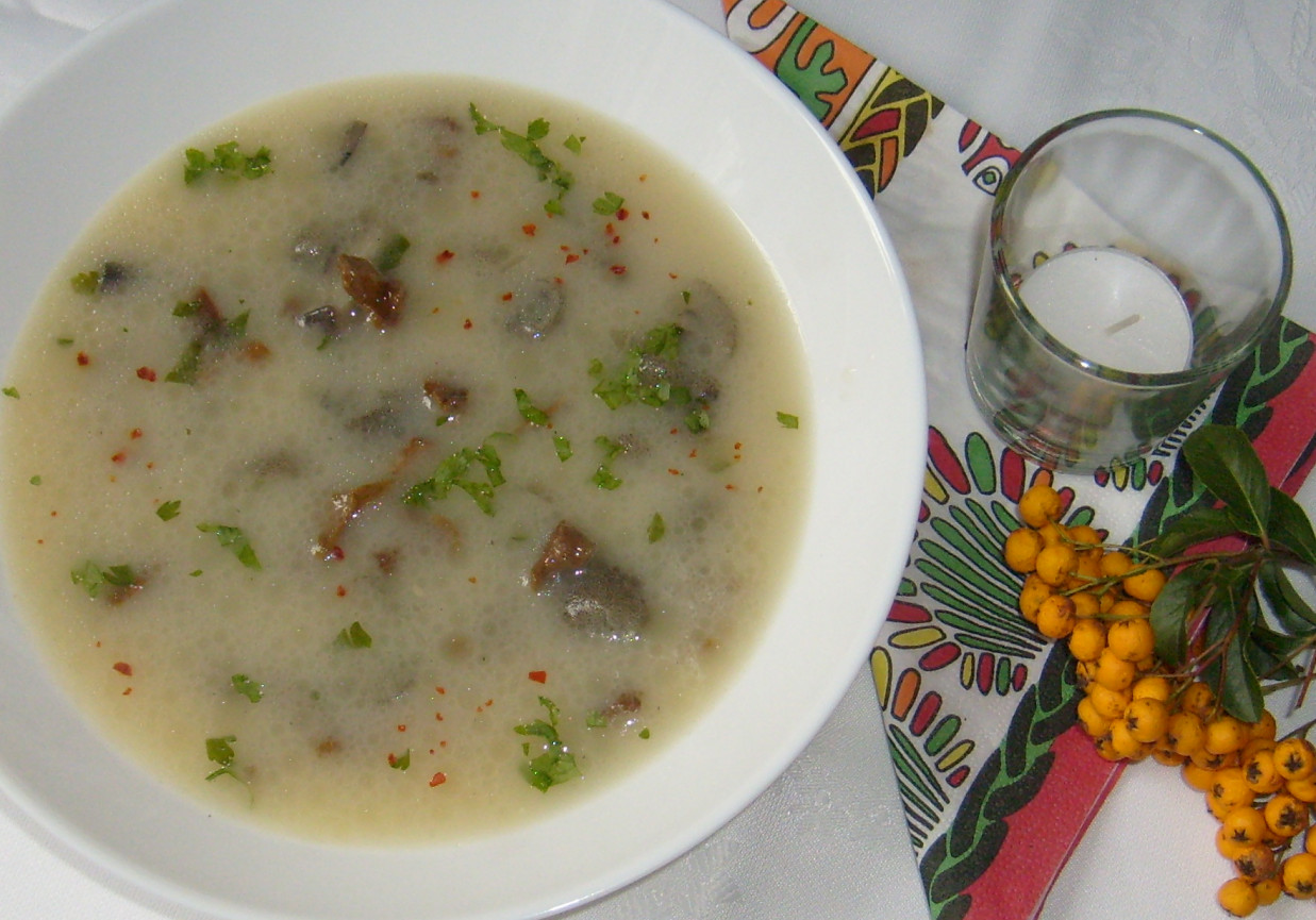 ZUPA Z MAŚLAKÓW I KUREK foto