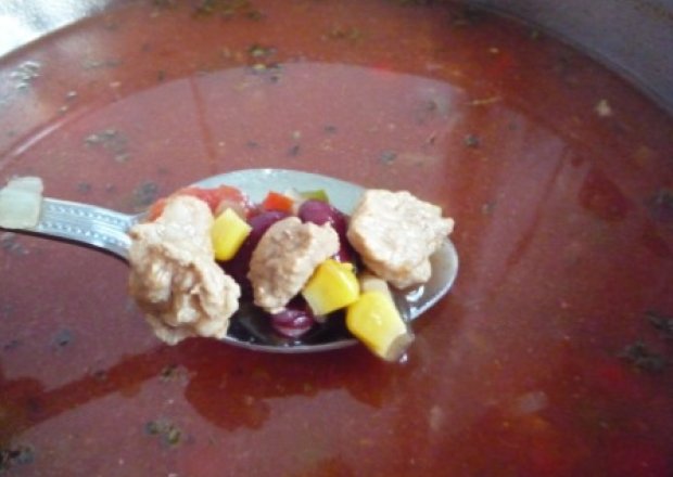 Fotografia przedstawiająca zupa z mięsem wieprzowym