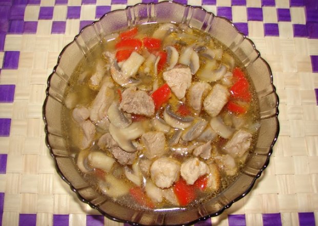 Fotografia przedstawiająca Zupa z mięsem